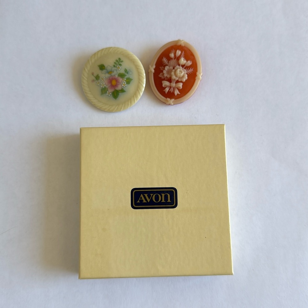Set of 2 Avon Vintage Brooch Porcelain